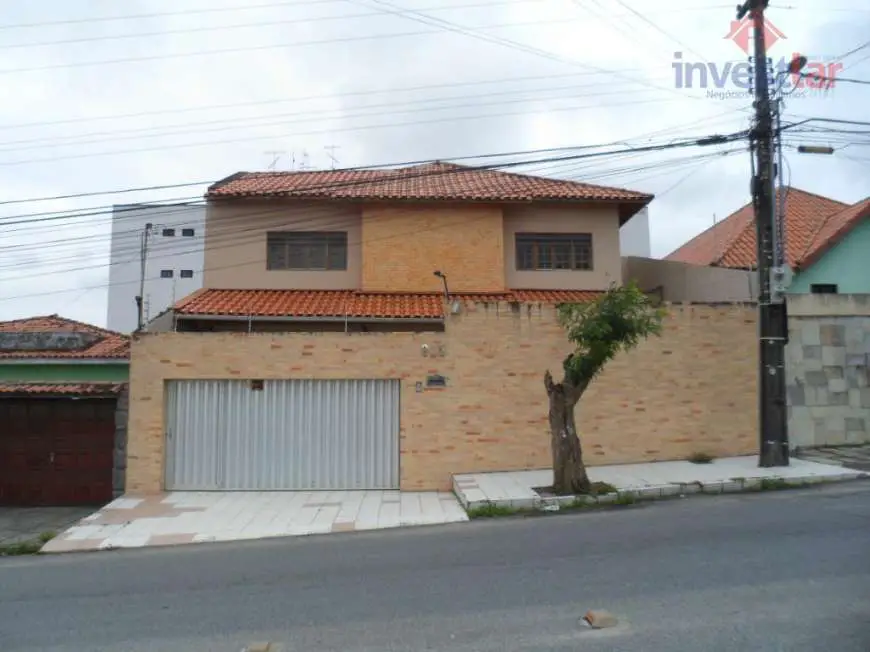 Casa com 3 Quartos para Alugar, 140 m² por R$ 3.000/Mês Alto Branco, Campina Grande - PB