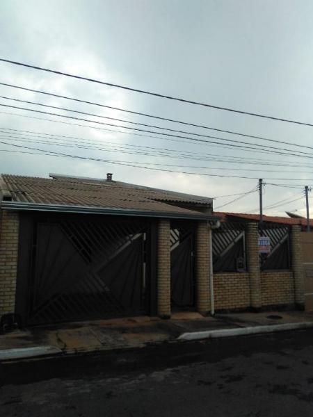 Casa com 3 Quartos para Alugar por R$ 1.200/Mês Recanto dos Pássaros, Cuiabá - MT