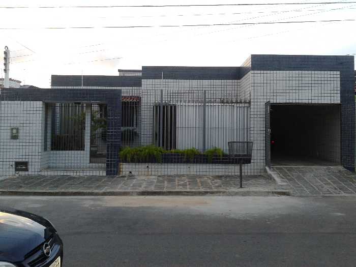 Casa com 3 Quartos à Venda, 269 m² por R$ 300.000 Cidade Satelite, Natal - RN