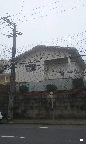 Casa com 3 Quartos para Alugar, 100 m² por R$ 900/Mês Rua Tronca, 3115 - Rio Branco, Caxias do Sul - RS