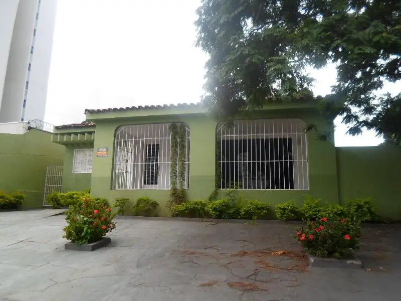 Casa com 3 Quartos para Alugar por R$ 8.000/Mês Popular, Cuiabá - MT