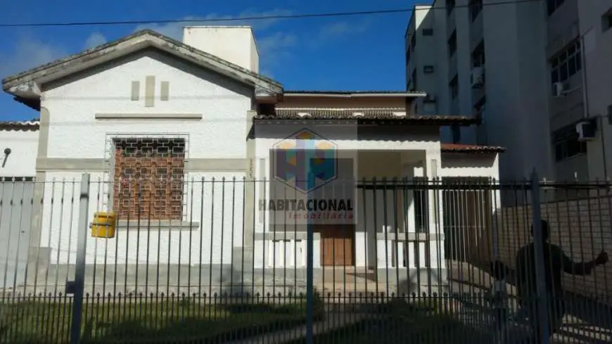 Casa com 7 Quartos à Venda, 410 m² por R$ 980.000 Rua Olinto Meira, 1255 - Barro Vermelho, Natal - RN