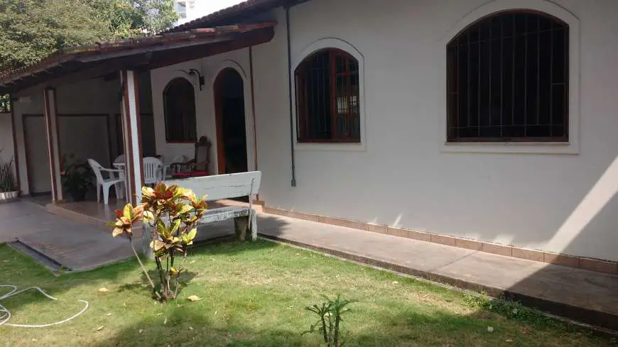 Casa com 3 Quartos à Venda, 220 m² por R$ 1.350.000 Rua Eugenílio Ramos, 94 - Jardim da Penha, Vitória - ES