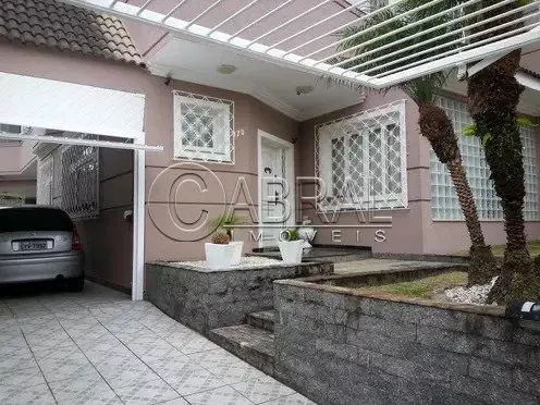 Casa com 5 Quartos para Alugar, 400 m² por R$ 6.000/Mês Rua Henrique Coelho Neto, 460 - São Lourenço, Curitiba - PR