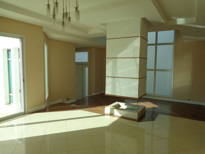 Casa de Condomínio com 4 Quartos para Alugar, 620 m² por R$ 12.000/Mês Rua Padre José Kentenich - Campo Comprido, Curitiba - PR