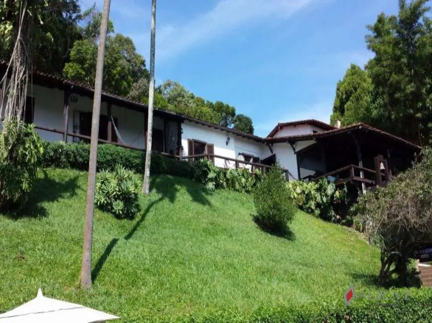 Casa com 5 Quartos à Venda por R$ 2.500.000 Quarteirão Ingelhein, Petrópolis - RJ