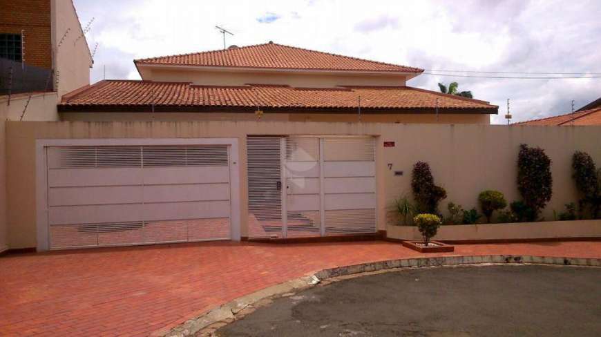 Sobrado com 4 Quartos à Venda, 559 m² por R$ 1.599.998 Rua Praia de Itaipu - Jardim Autonomista, Campo Grande - MS