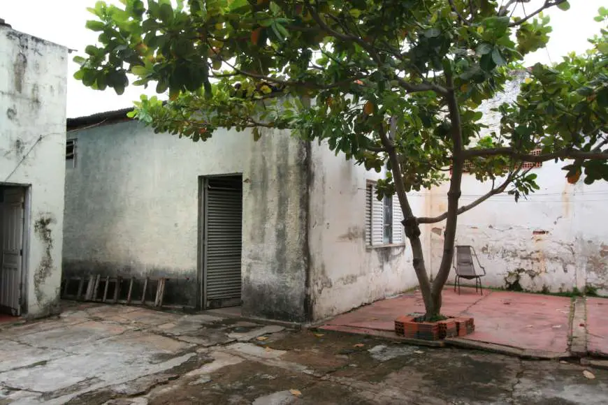 Casa com 3 Quartos à Venda, 353 m² por R$ 370.000 Rua Salgado Filho, 189 - Areão, Cuiabá - MT