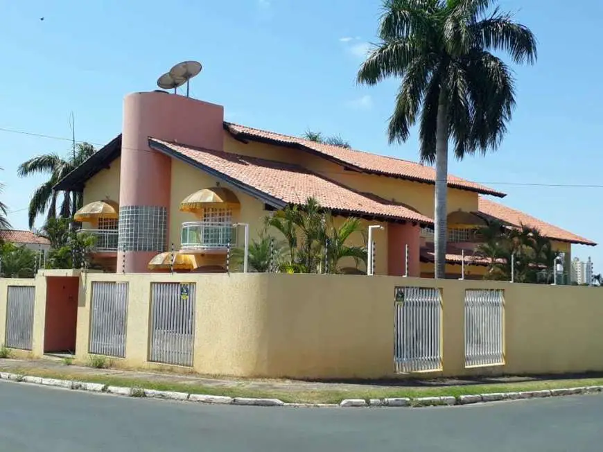 Casa com 8 Quartos para Alugar, 670 m² por R$ 12.000/Mês Rua das Orquídeas - Jardim Cuiabá, Cuiabá - MT