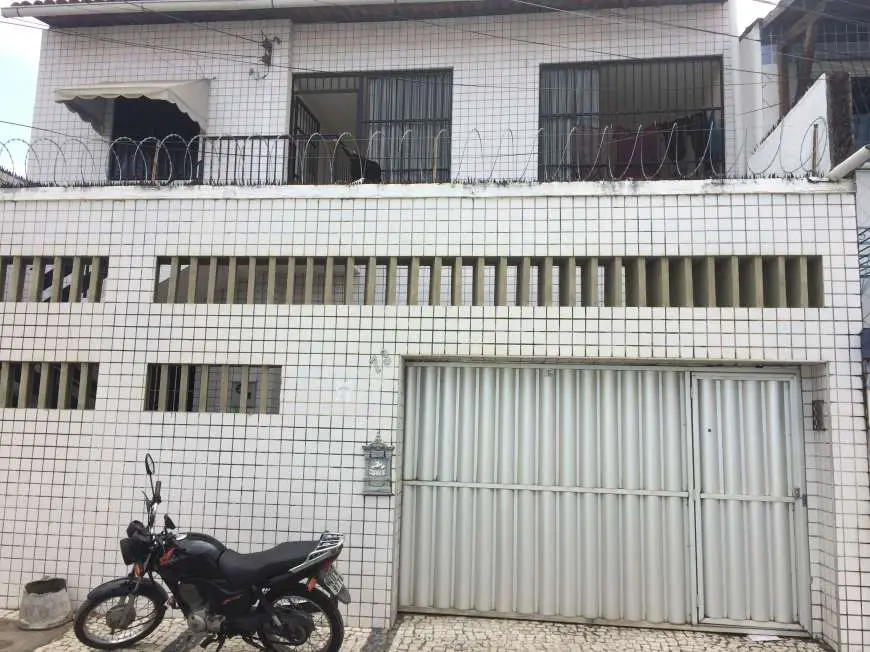 Casa com 3 Quartos para Alugar, 135 m² por R$ 1.500/Mês Rua Alto Santo, 73 - Fátima, Fortaleza - CE