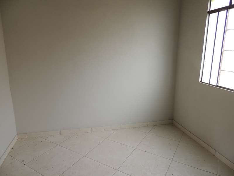Casa com 2 Quartos para Alugar, 40 m² por R$ 450/Mês Avenida Contorno, 931 - Planalto, Divinópolis - MG