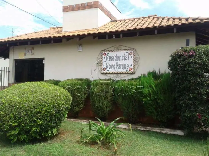 Sobrado com 5 Quartos à Venda por R$ 290.000 Jardim Veraneio, Campo Grande - MS