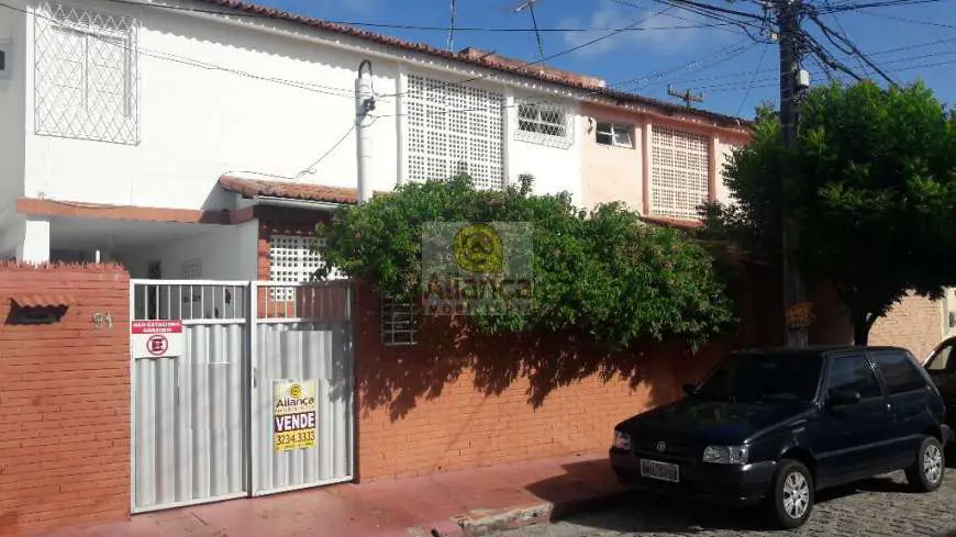 Casa com 3 Quartos à Venda, 107 m² por R$ 350.000 Lagoa Nova, Natal - RN