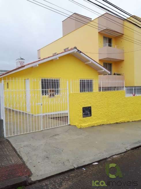Casa com 2 Quartos para Alugar, 55 m² por R$ 1.800/Mês Barreiros, São José - SC