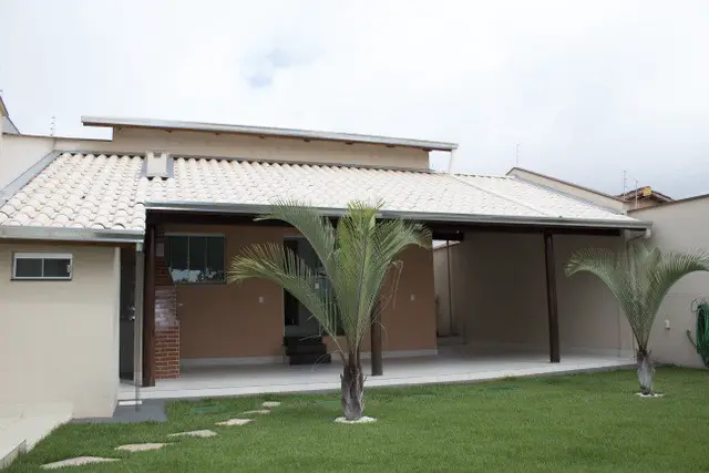 Casa com 3 Quartos à Venda, 194 m² por R$ 398.000 Setor Garavelo, Aparecida de Goiânia - GO