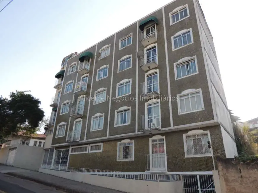Apartamento com 3 Quartos para Alugar, 110 m² por R$ 850/Mês Rua Comendador Pereira da Silva - Bairu, Juiz de Fora - MG