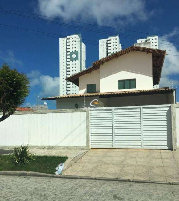 Casa com 3 Quartos à Venda, 200 m² por R$ 800.000 Bessa, João Pessoa - PB