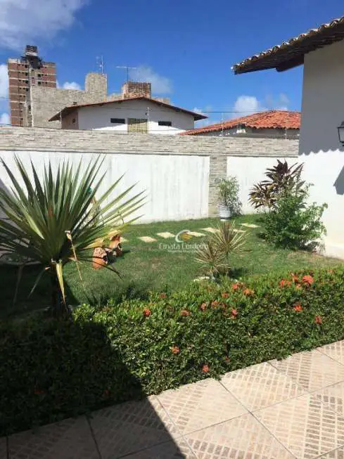 Casa com 3 Quartos à Venda, 200 m² por R$ 800.000 Bessa, João Pessoa - PB