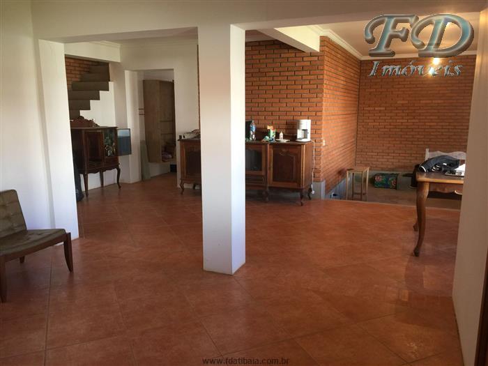 Chácara com 3 Quartos para Alugar, 300 m² por R$ 2.000/Mês Centro, Mairiporã - SP