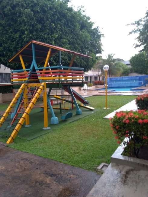 Casa com 2 Quartos para Alugar, 120 m² por R$ 1.800/Mês Flores, Manaus - AM