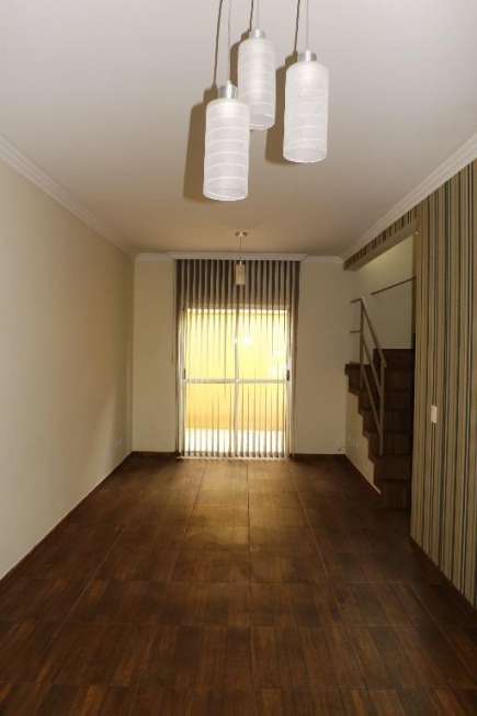 Sobrado com 3 Quartos para Alugar, 115 m² por R$ 1.850/Mês Rua das Corruíras - Novo Mundo, Curitiba - PR