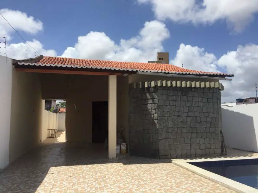 Casa com 3 Quartos para Alugar, 240 m² por R$ 2.000/Mês Rua Jerônimo Cabral, 1652 - Candelária, Natal - RN