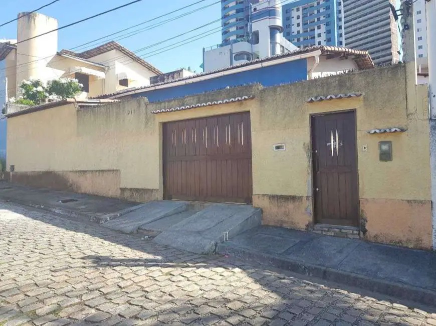 Casa com 3 Quartos para Alugar, 225 m² por R$ 1.550/Mês Rua Cavalo Marinho, 210 - Ponta Negra, Natal - RN