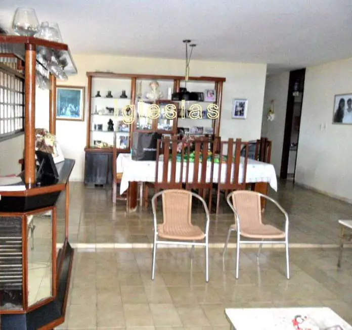 Casa com 3 Quartos à Venda, 540 m² por R$ 1.800.000 Ponta Negra, Natal - RN