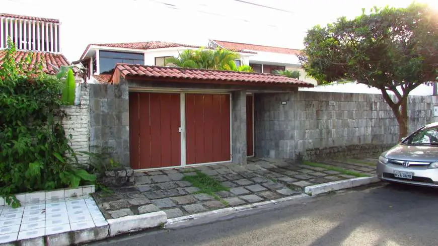 Casa com 4 Quartos para Alugar, 355 m² por R$ 2.700/Mês Rua Guarabu, 171 - Gruta de Lourdes, Maceió - AL