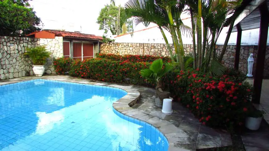Casa com 4 Quartos para Alugar, 355 m² por R$ 2.700/Mês Rua Guarabu, 171 - Gruta de Lourdes, Maceió - AL