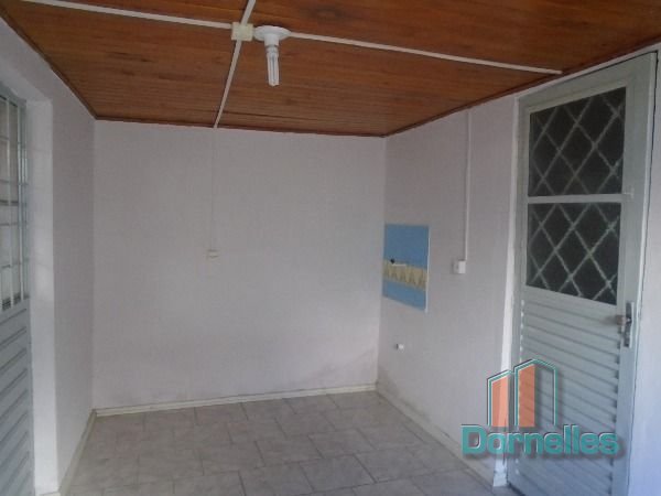 Casa com 1 Quarto para Alugar por R$ 300/Mês Rua Natal Bonadeo - São Leopoldo, Caxias do Sul - RS
