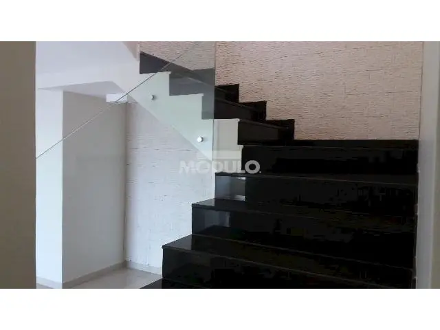 Cobertura com 4 Quartos para Alugar, 300 m² por R$ 3.500/Mês Vigilato Pereira, Uberlândia - MG