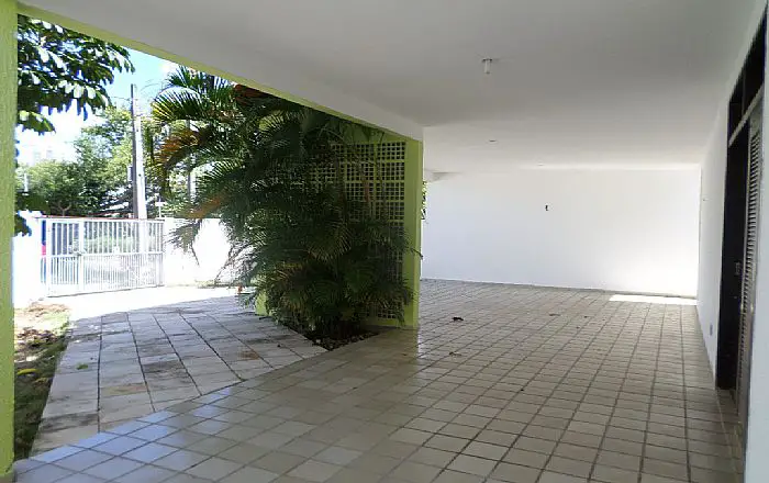 Casa com 4 Quartos para Alugar, 320 m² por R$ 2.000/Mês Neópolis, Natal - RN