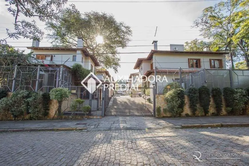 Casa de Condomínio com 4 Quartos para Alugar, 335 m² por R$ 3.500/Mês Travessa Pedra Redonda, 142 - Ipanema, Porto Alegre - RS