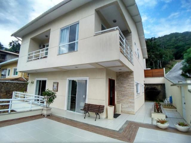 Casa de Condomínio com 4 Quartos para Alugar, 230 m² por R$ 4.500/Mês Charitas, Niterói - RJ