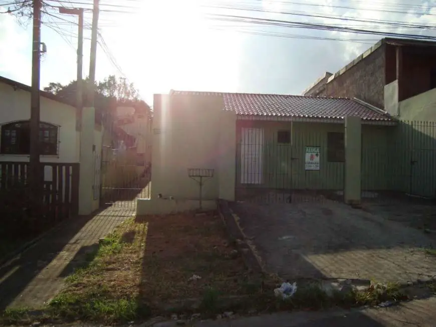Casa com 2 Quartos para Alugar por R$ 600/Mês Rua Fátima Bark, 2378 - Pinheirinho, Curitiba - PR