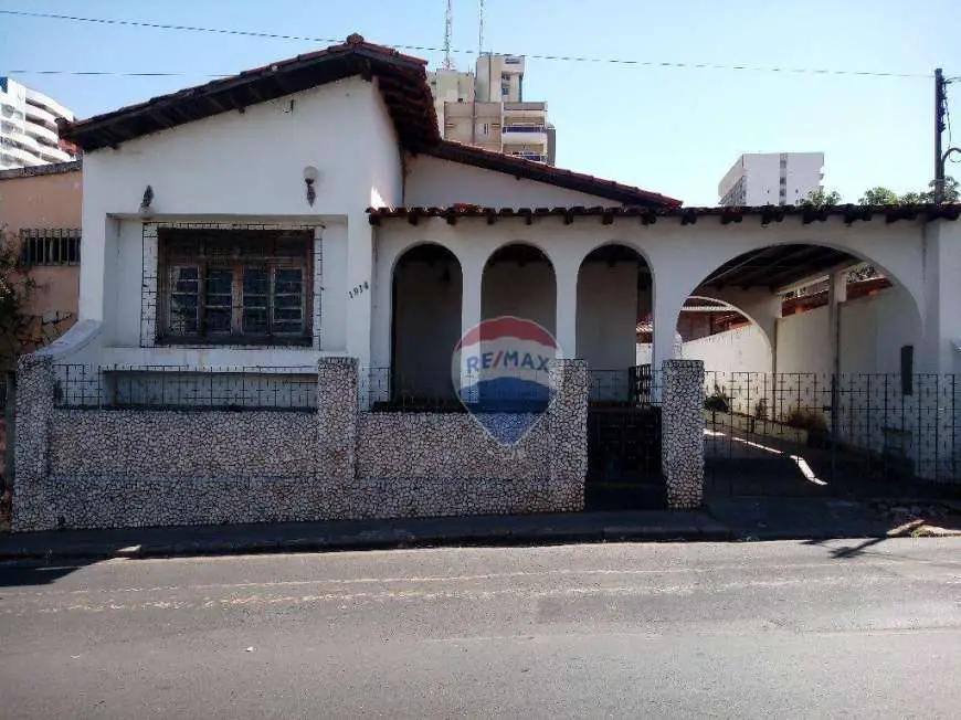Casa com 3 Quartos à Venda, 414 m² por R$ 450.000 Avenida Marechal Deodoro - Goiabeiras, Cuiabá - MT