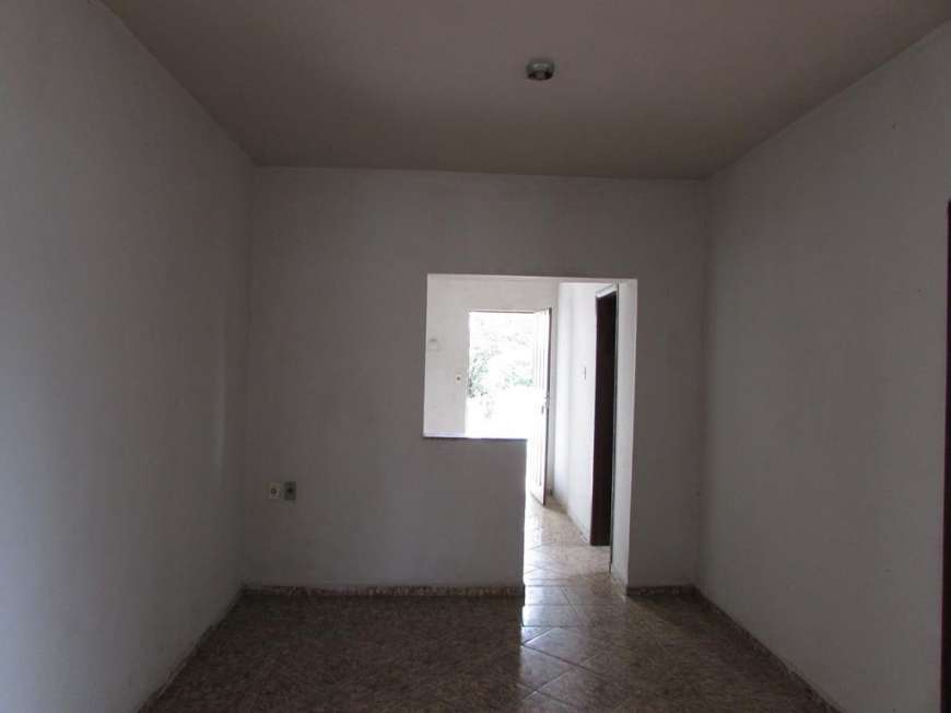 Casa com 3 Quartos para Alugar, 90 m² por R$ 700/Mês Nossa Senhora das Graças, Divinópolis - MG