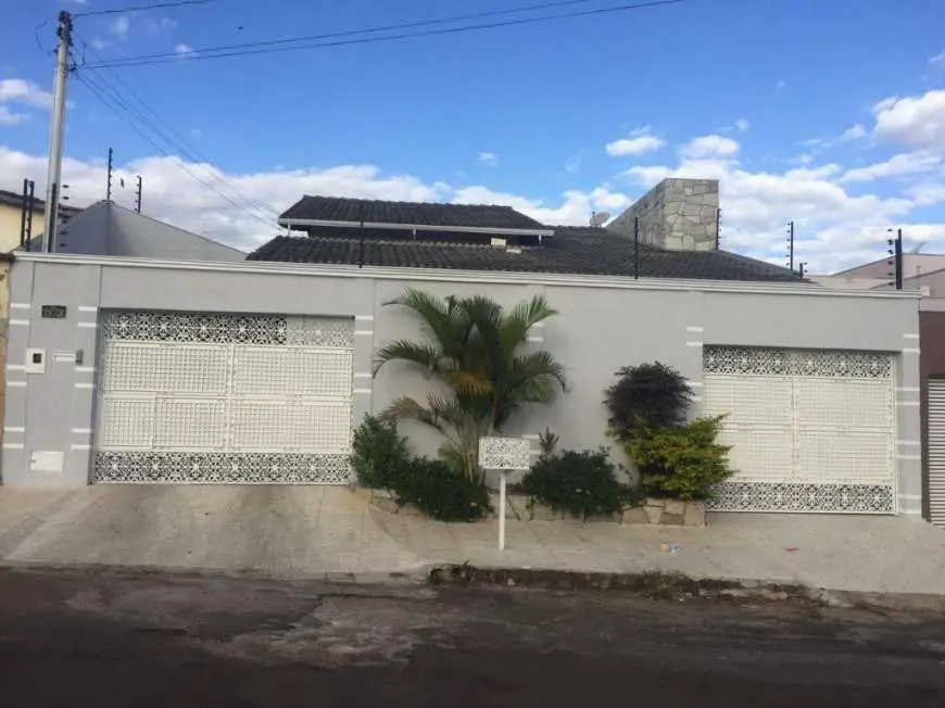 Casa com 3 Quartos à Venda, 277 m² por R$ 420.000 Bairro São Carlos 1A. Etapa, Anápolis - GO