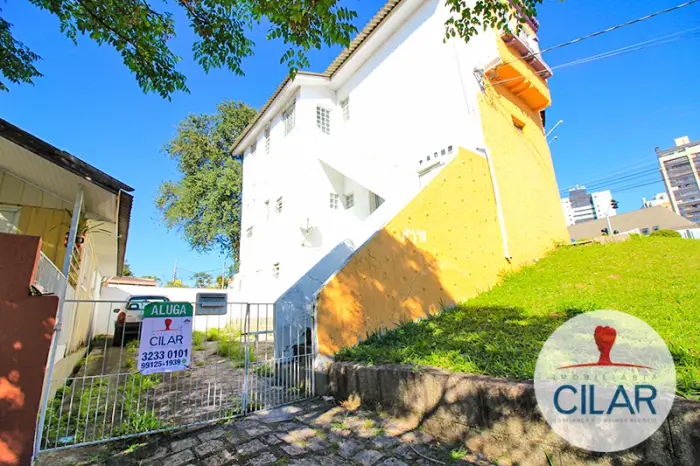 Casa com 2 Quartos para Alugar, 60 m² por R$ 800/Mês Cristo Rei, Curitiba - PR