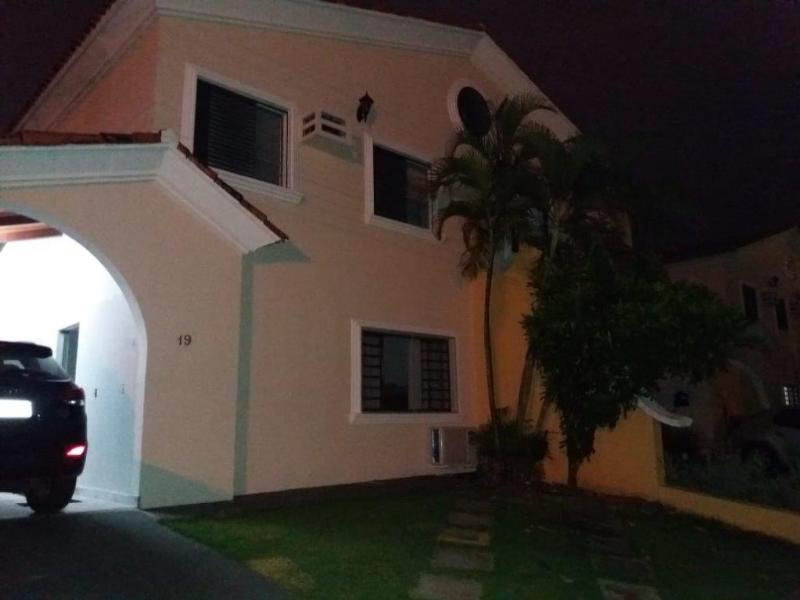 Casa com 3 Quartos à Venda, 146 m² por R$ 450.000 Coophema, Cuiabá - MT