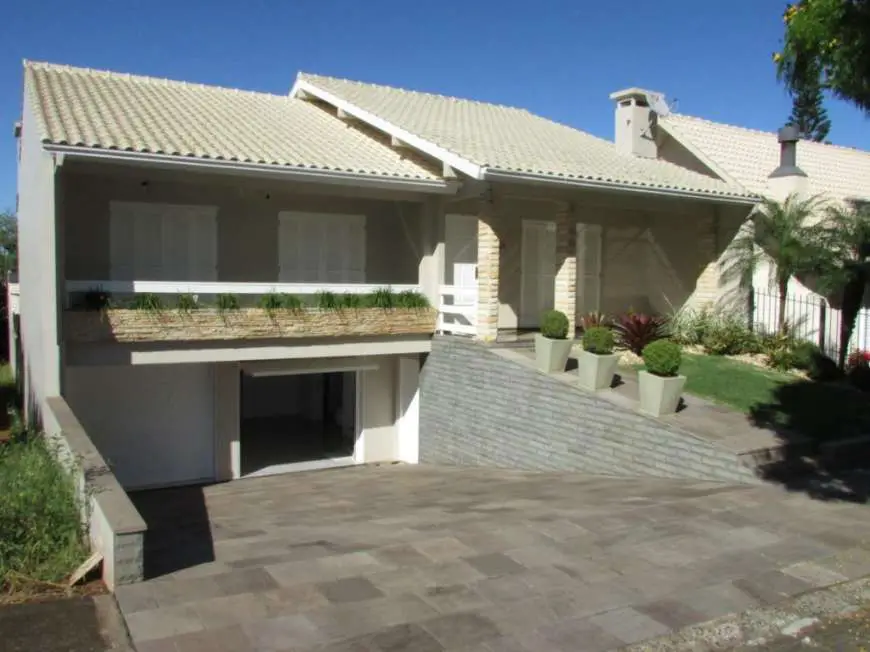 Casa com 3 Quartos à Venda, 270 m² por R$ 795.000 Rua Esperanto, 33 - Alto do Parque, Lajeado - RS