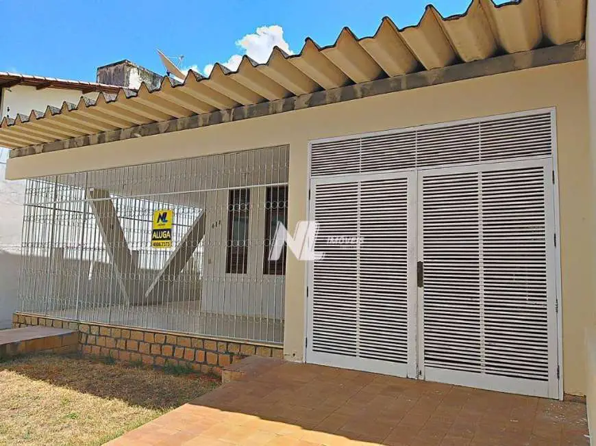 Casa com 3 Quartos para Alugar, 189 m² por R$ 1.500/Mês Barro Vermelho, Natal - RN