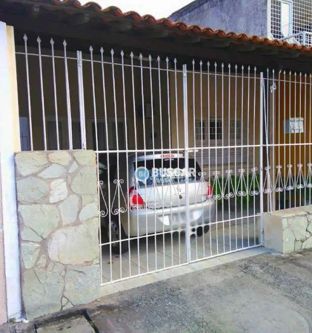Casa com 2 Quartos à Venda, 110 m² por R$ 300.000 Sao Joao, Feira de Santana - BA