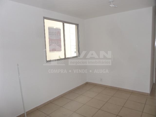 Apartamento com 3 Quartos para Alugar, 79 m² por R$ 700/Mês Santa Mônica, Uberlândia - MG