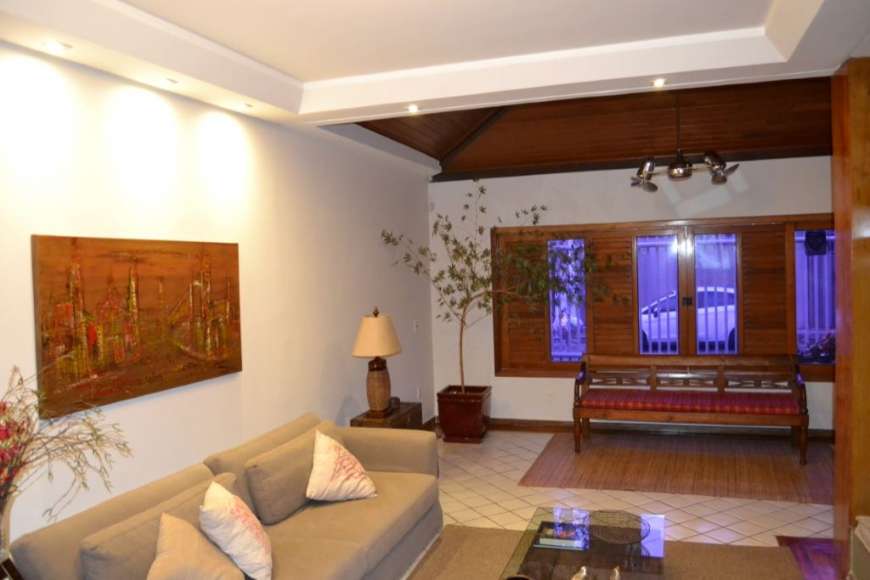 Casa com 4 Quartos à Venda, 335 m² por R$ 2.400.000 Rua Doutor Darcy Monteiro - Mata da Praia, Vitória - ES
