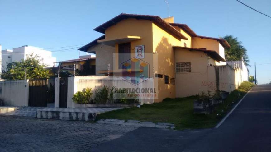 Casa com 7 Quartos para Alugar por R$ 5.000/Mês Nova Parnamirim, Parnamirim - RN