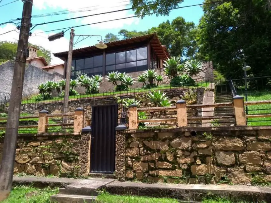Casa com 2 Quartos à Venda, 140 m² por R$ 650.000 Rua Luís Pamplona, 37 - Miguel Pereira - RJ