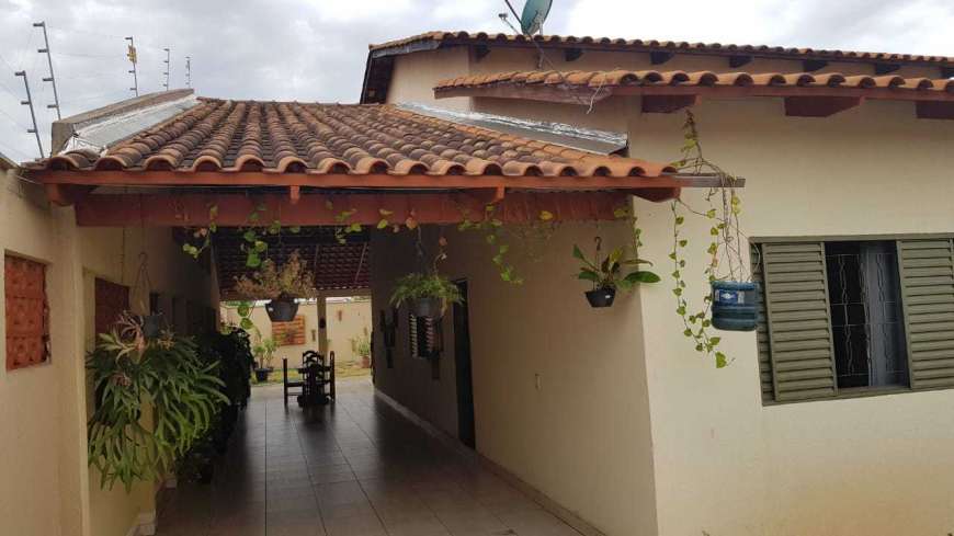 Casa com 3 Quartos à Venda, 177 m² por R$ 255.000 Rua Dão Barbosa, 1 - Jardim Ipiranga, Aparecida de Goiânia - GO