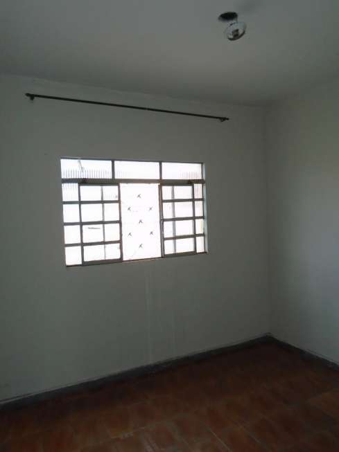 Apartamento com 2 Quartos para Alugar, 40 m² por R$ 550/Mês Rua Vereador Ciro Cannan - Tirol, Belo Horizonte - MG